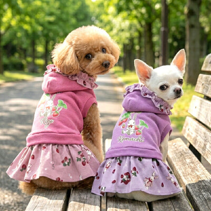 【犬服 犬 服 犬の服 名入れ 秋服 冬服用】愛犬のお名前入り うさぎとイチゴのコーデュロイワンピース【フリルストロベリートレーナードッグ ペット ウェア ダックス トイプードル チワワ タムベディおしゃれ ポメ】(L/)