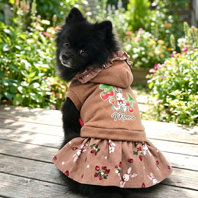 【犬服 犬 服 犬の服 名入れ 秋服 冬服用】愛犬のお名前入り うさぎとイチゴのコーデュロイワンピース【フリルストロベリートレーナードッグ ペット ウェア ダックス トイプードル チワワ タムベディおしゃれ ポメ】(L/)