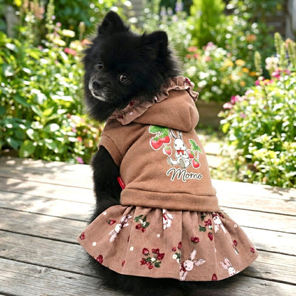 【犬服 犬 服 犬の服 名入れ 秋服 冬服用】愛犬のお名前入り うさぎとイチゴのコーデュロイワンピース【フリルストロベリートレーナードッグ ペット ウェア ダックス トイプードル チワワ タムベディおしゃれ ポメ】(L/)